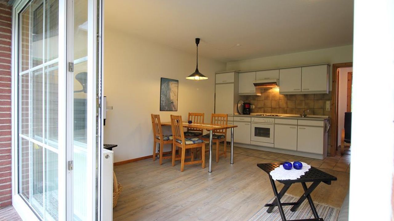 Sicht von der Terrasse in den Wohnraum Sicht von der Terrasse in den Wohnraum